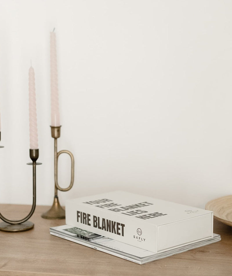 Coffe Tabel Book med Brandfilt Vit