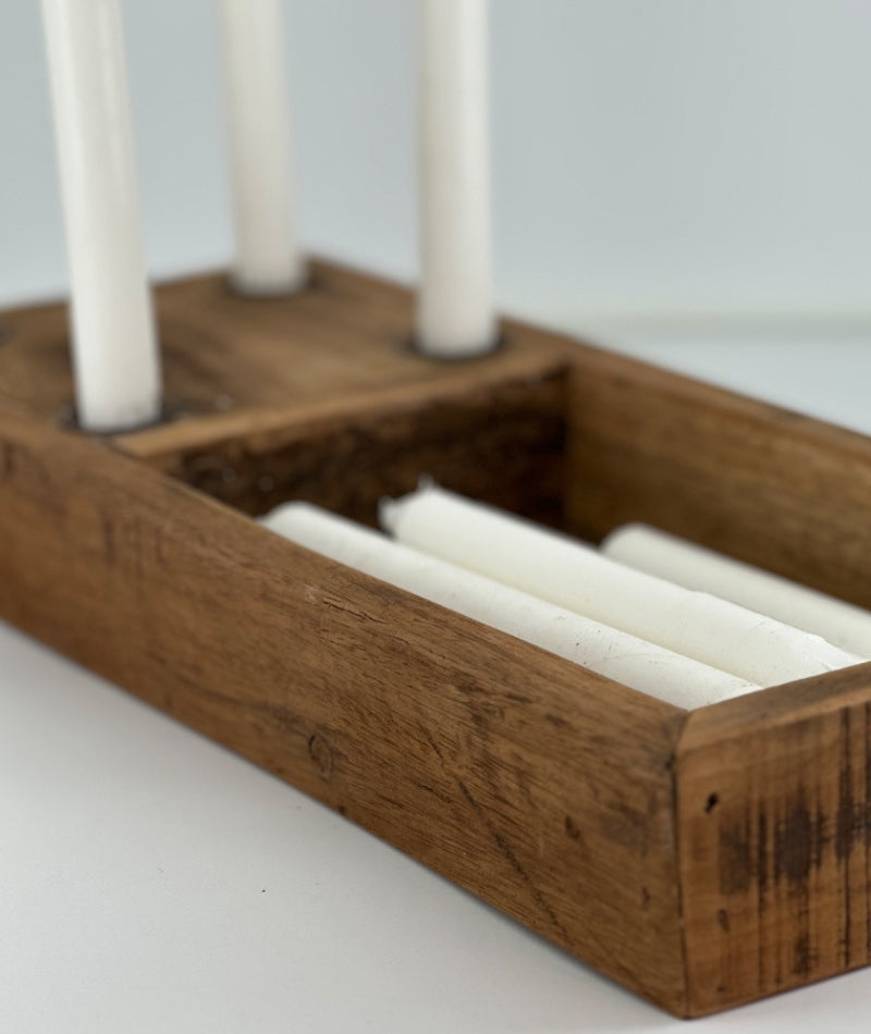 Ljusbricka i återvunnet trä