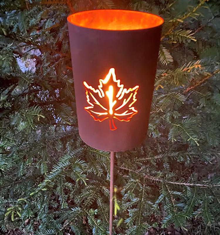 Marschallhållare utskurna lönnblad på stav