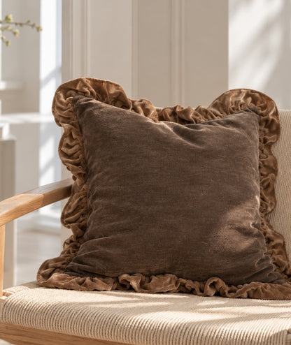 Selma Kuddfodral Kaffe sammet med volang