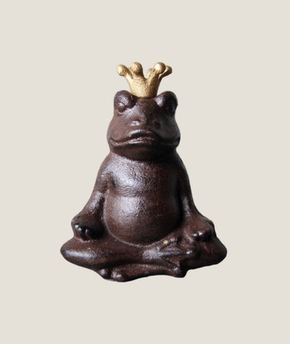 Järngroda sittandes m krona Trädgårdsdekoration