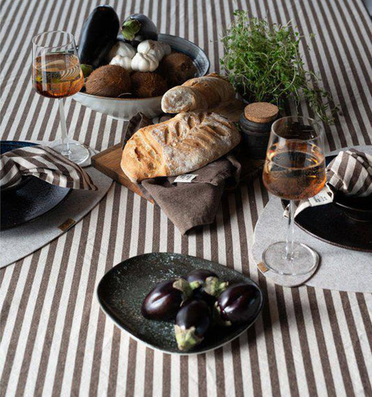 Svea duk Cognac tidlös rand 140x300cm