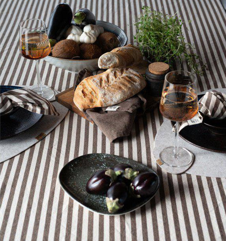 Svea duk Cognac tidlös rand 140x300cm