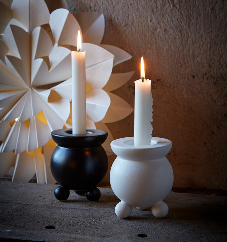 Anya ljusstake Svart matt med kulfötter