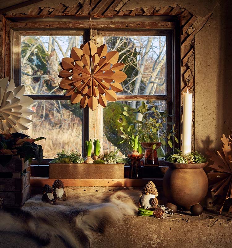 Anya Kruka Rost med kulfötter 28x30cm