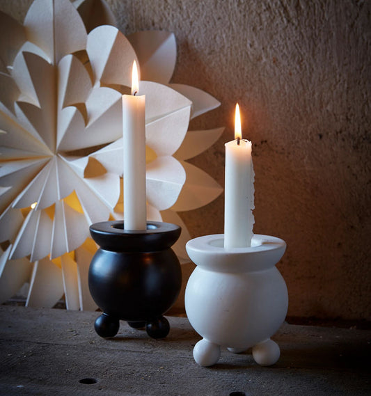 Anya ljusstake vit med kulfötter