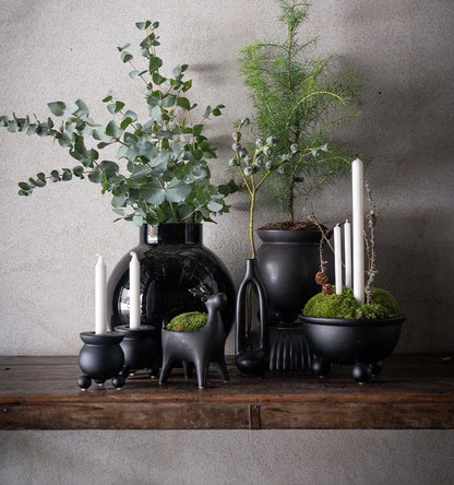 Anya ljusstake Svart matt med kulfötter