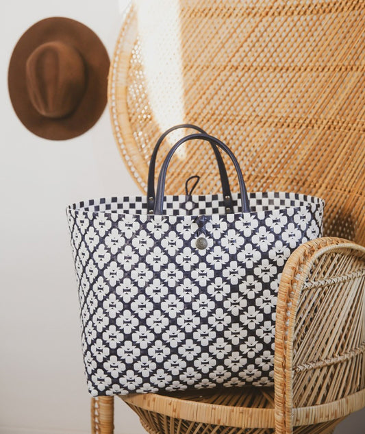 Handed By Motif Bag Shopper marinblå mönstrad L